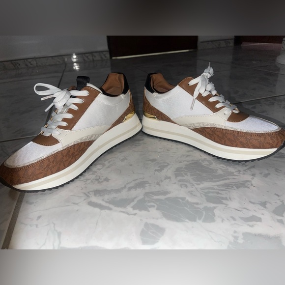 MK Monique Mixed-Media Trainer - Picture 7 of 10